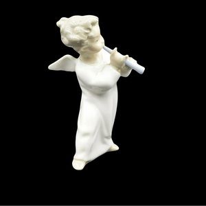 Lladro # 4540 Angel Playing Flute